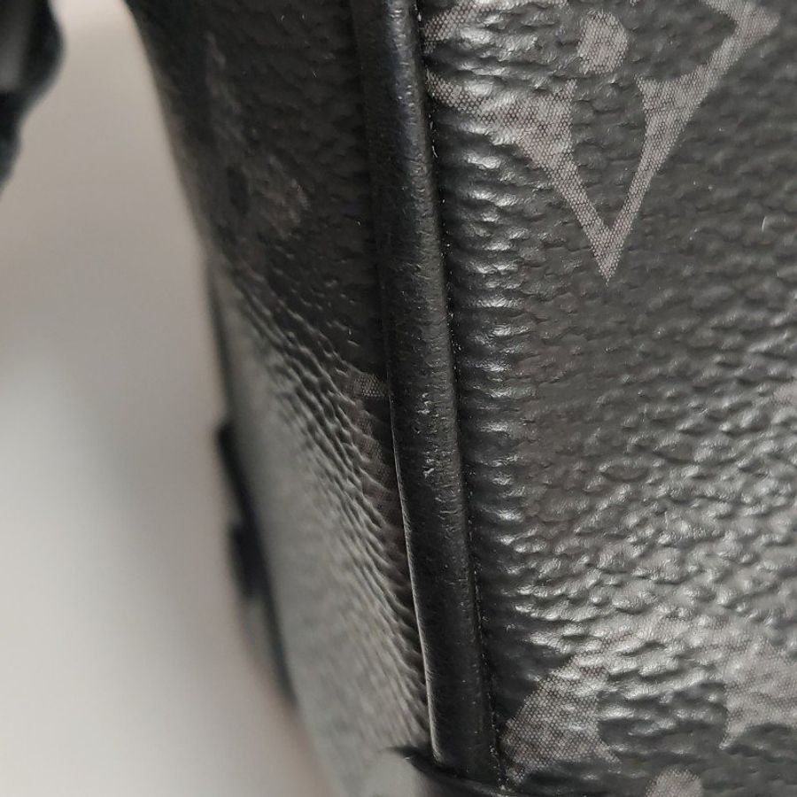 Louis Vuitton (LV) Soft Trunk迷你牛皮Monogram印花鉚釘包角斜背包單肩包晶片款-16