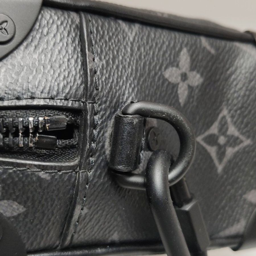 Louis Vuitton (LV) Soft Trunk迷你牛皮Monogram印花鉚釘包角斜背包單肩包晶片款-17