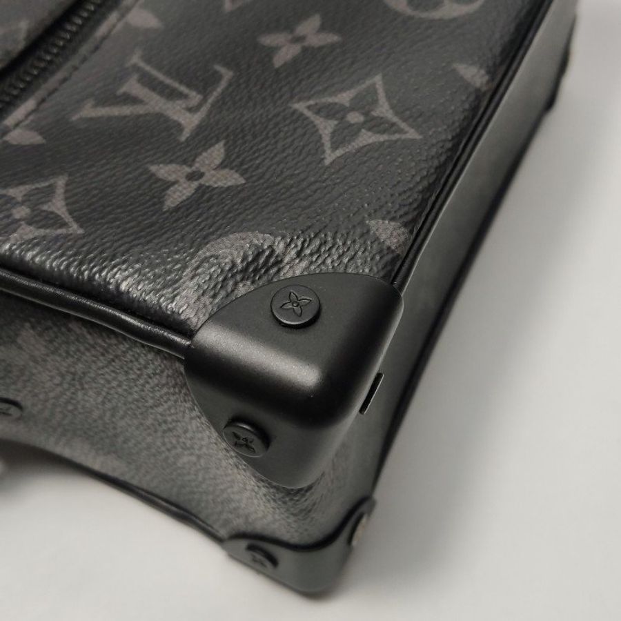 Louis Vuitton (LV) Soft Trunk迷你牛皮Monogram印花鉚釘包角斜背包單肩包晶片款-21