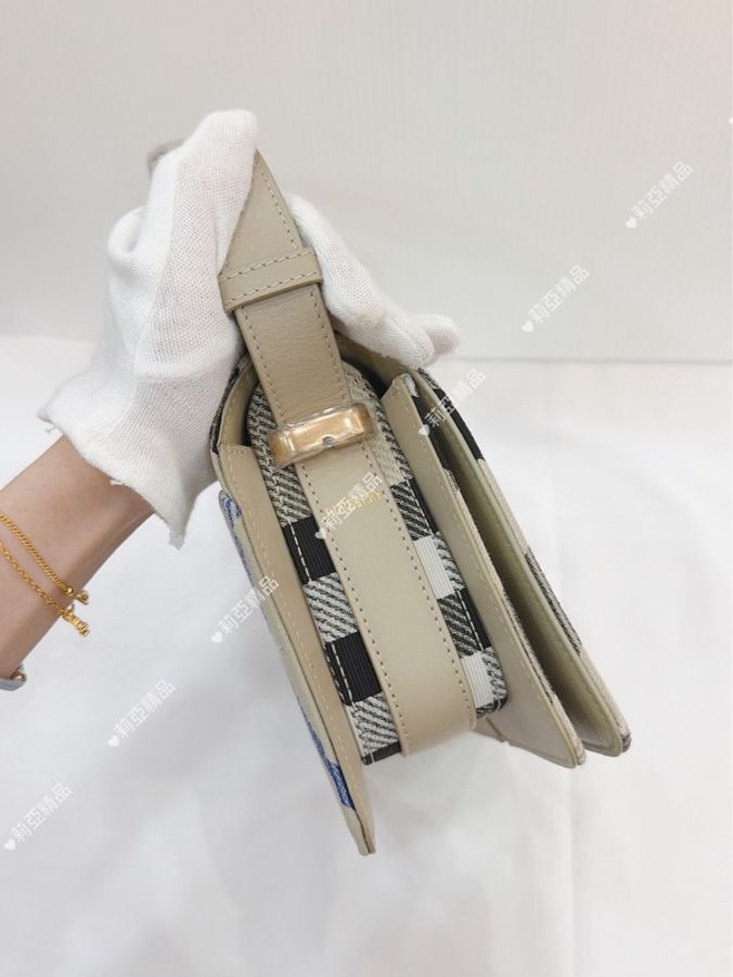 莉亞精品♡ Burberry snip米色格紋斜背包 二手美包-6