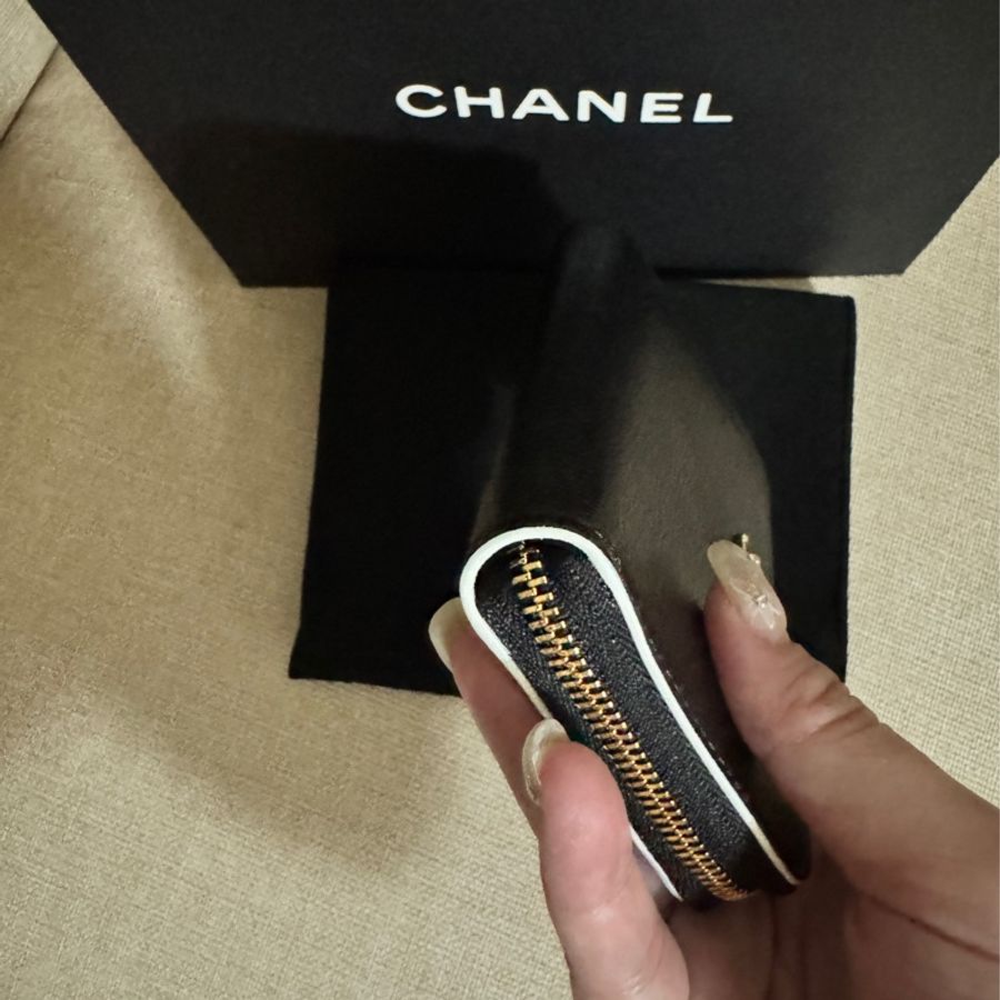 Chanel26S黑白熊貓山羊皮加大短夾-2
