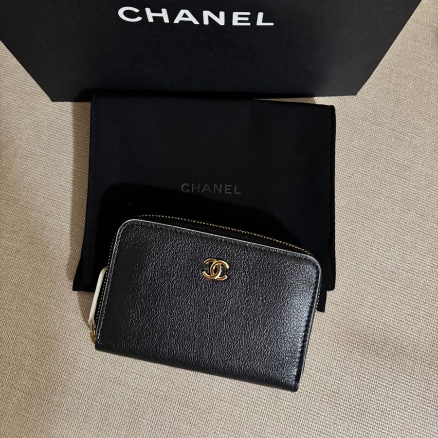 Chanel26S黑白熊貓山羊皮加大短夾-7