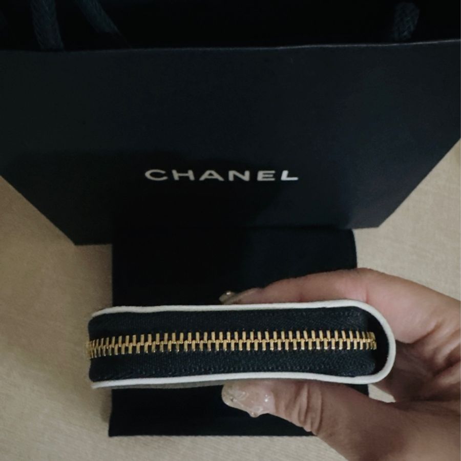 Chanel26S黑白熊貓山羊皮加大短夾-8