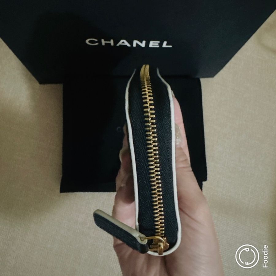 Chanel26S黑白熊貓山羊皮加大短夾-9