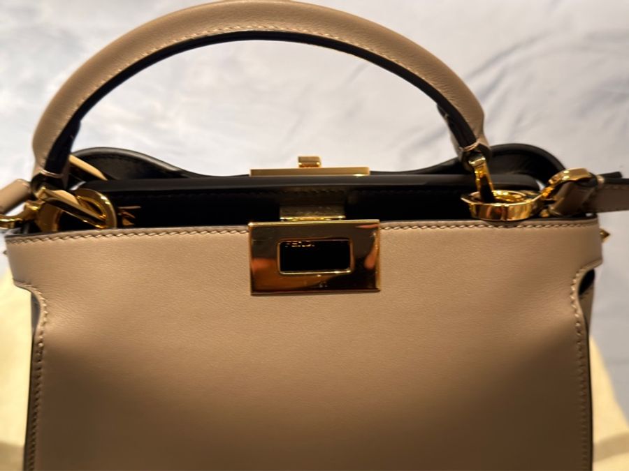 FENDI Peekaboo Essential Small 經典灰 金釦｜台灣專櫃購入  近新美品-16