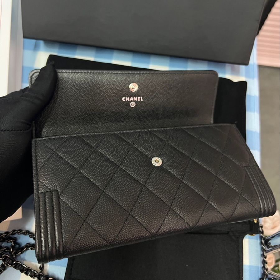 Chanel • 經典Le Boy 全黑荔枝牛皮翻蓋長夾So Black 全配🈶盒-6