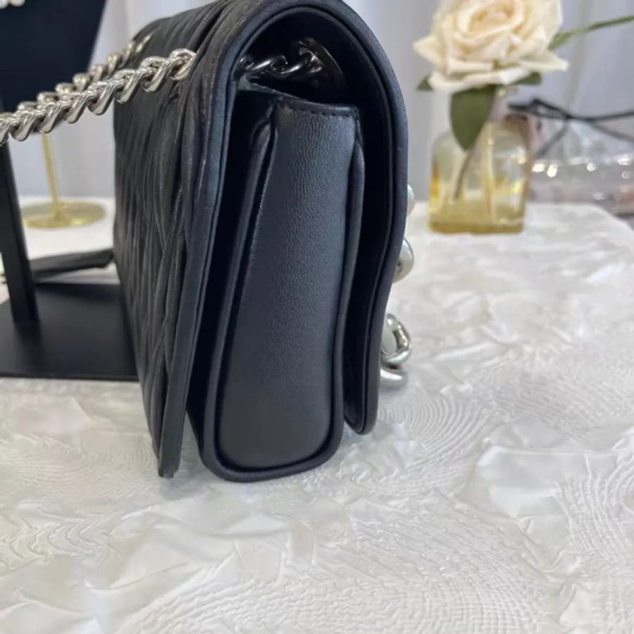 【威選精品】🖤 Miu Miu 黑色 Matelassé 羊皮皺摺鏈條肩背包-2
