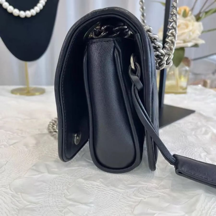【威選精品】🖤 Miu Miu 黑色 Matelassé 羊皮皺摺鏈條肩背包-3
