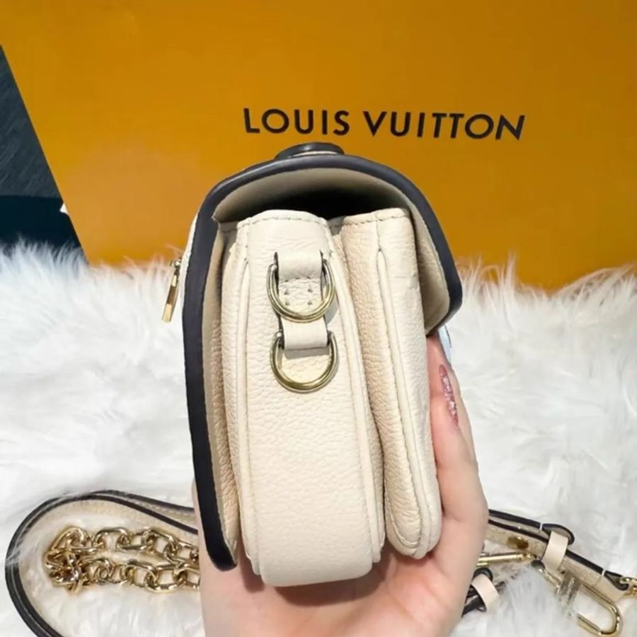 【威選精品】🤍 LV Pochette Métis East West 奶白色 Monogram Empreinte 壓紋皮革鏈條包-2