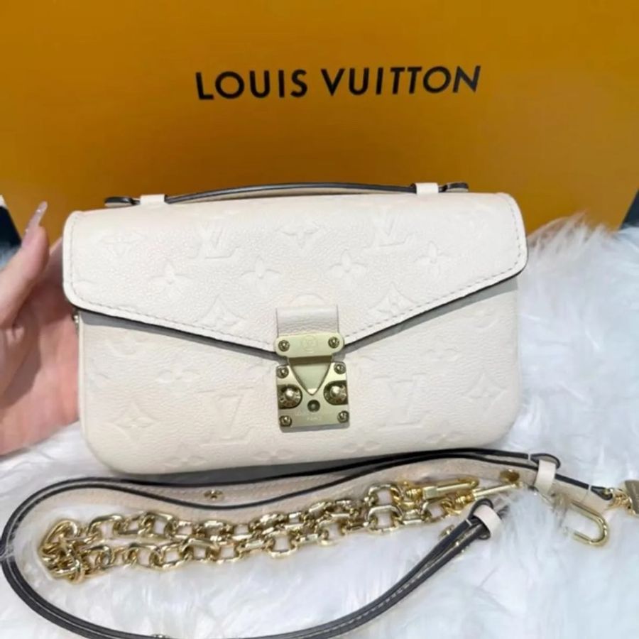 【威選精品】🤍 LV Pochette Métis East West 奶白色 Monogram Empreinte 壓紋皮革鏈條包-7