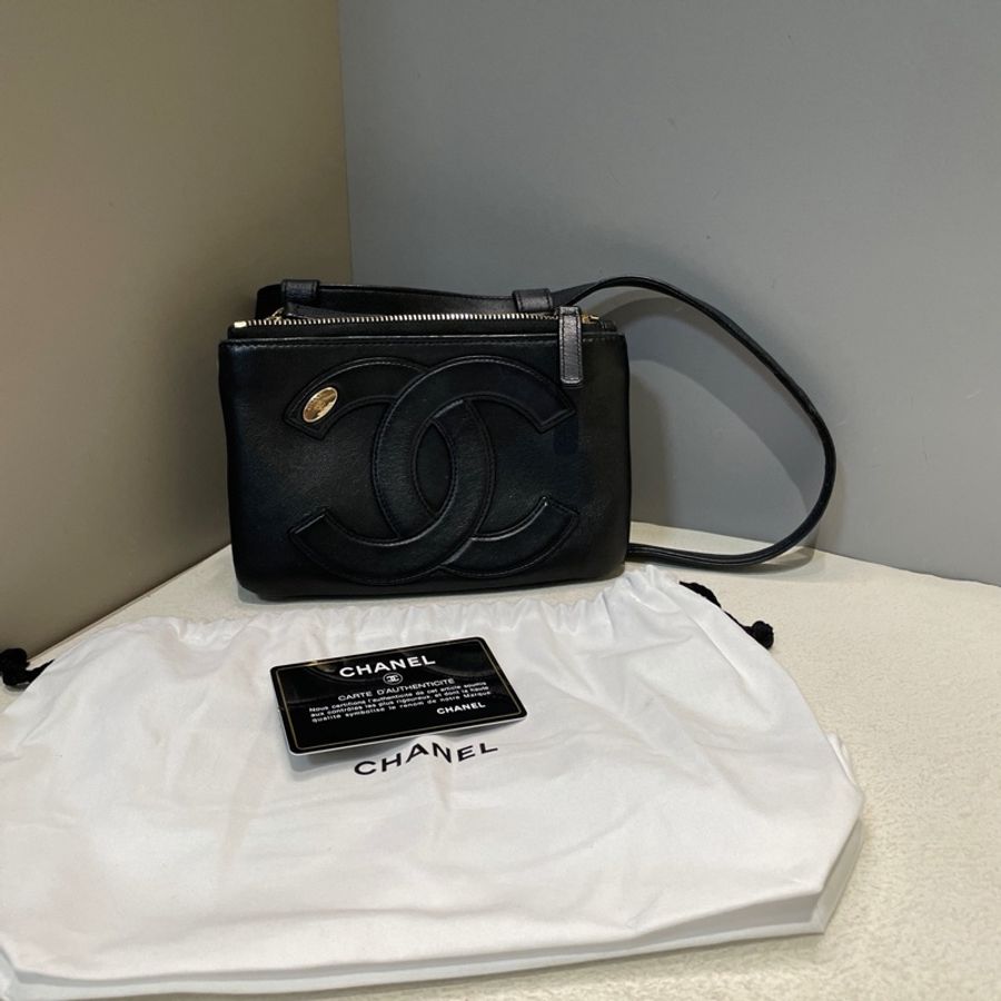 Chanel • 經典黑金大Logo羊皮腰包 🈶保卡-1