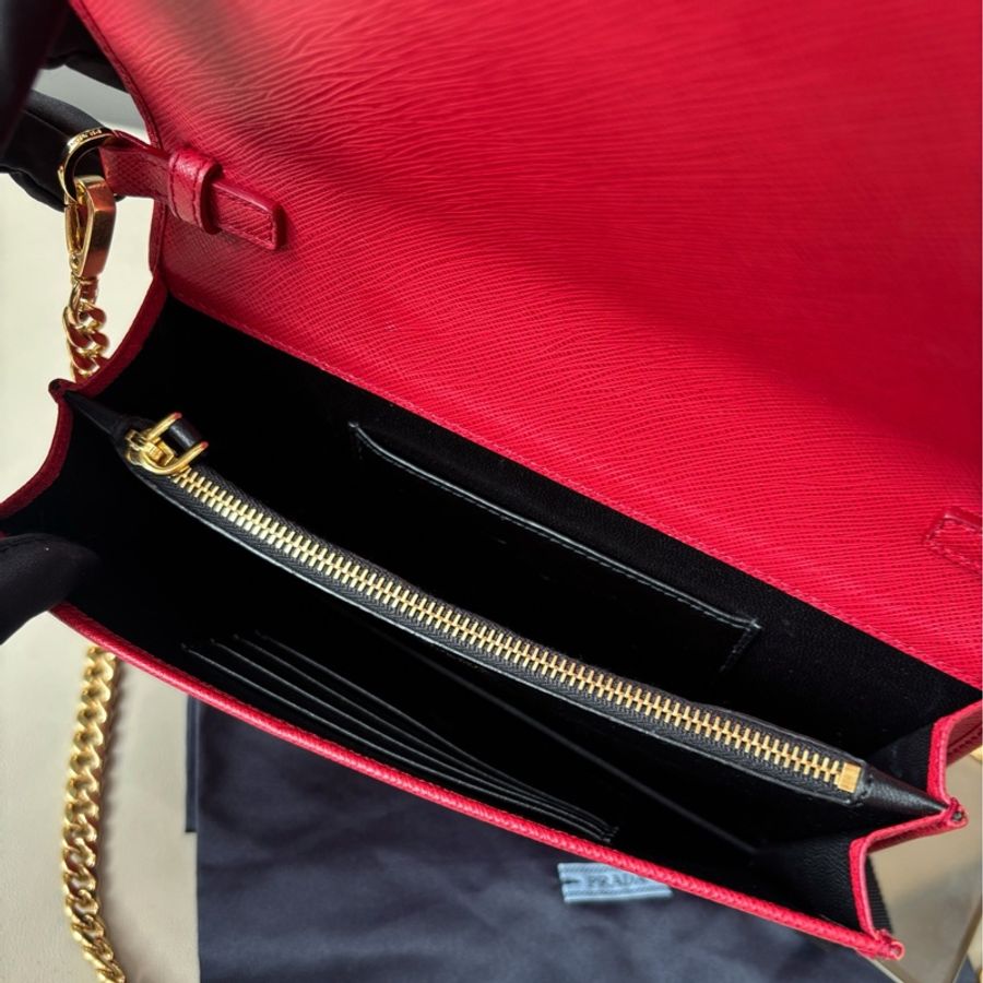 【近新閒置品】Prada 紅色十字紋牛皮woc鏈條包-7