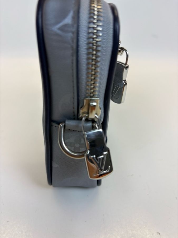 Louis Vuitton/路易威登 LV限量星空鐳射系列男士包，尺寸：22×13-5