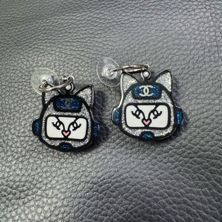 香奈兒Chanel VIP秀款 絕版收藏Emoji銀藍造型機器貓 超閃耳環-4