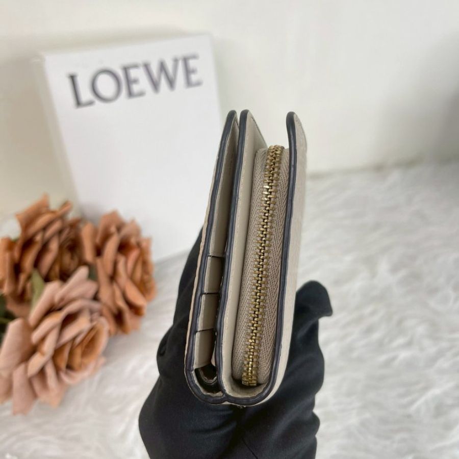LOEWE 壓紋小牛皮對開短夾-1