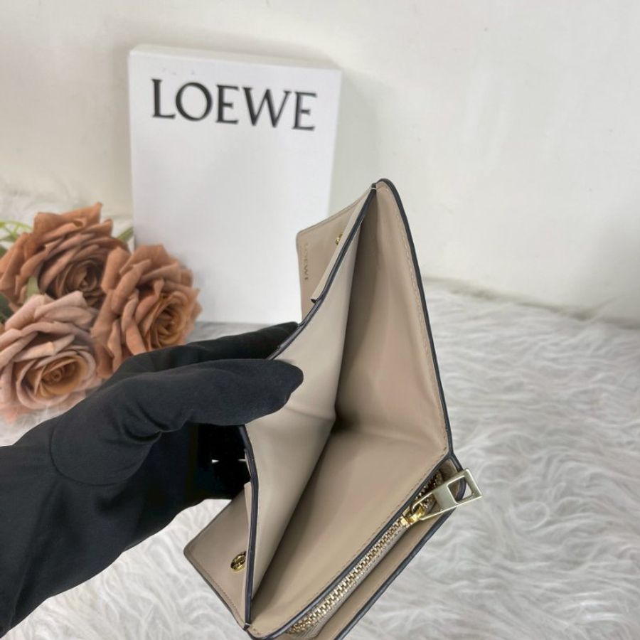 LOEWE 壓紋小牛皮對開短夾-4