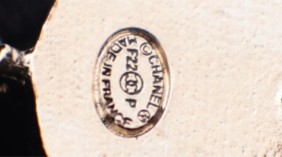 Chanel 22P 珍珠莱茵石CC镂空耳钉-14
