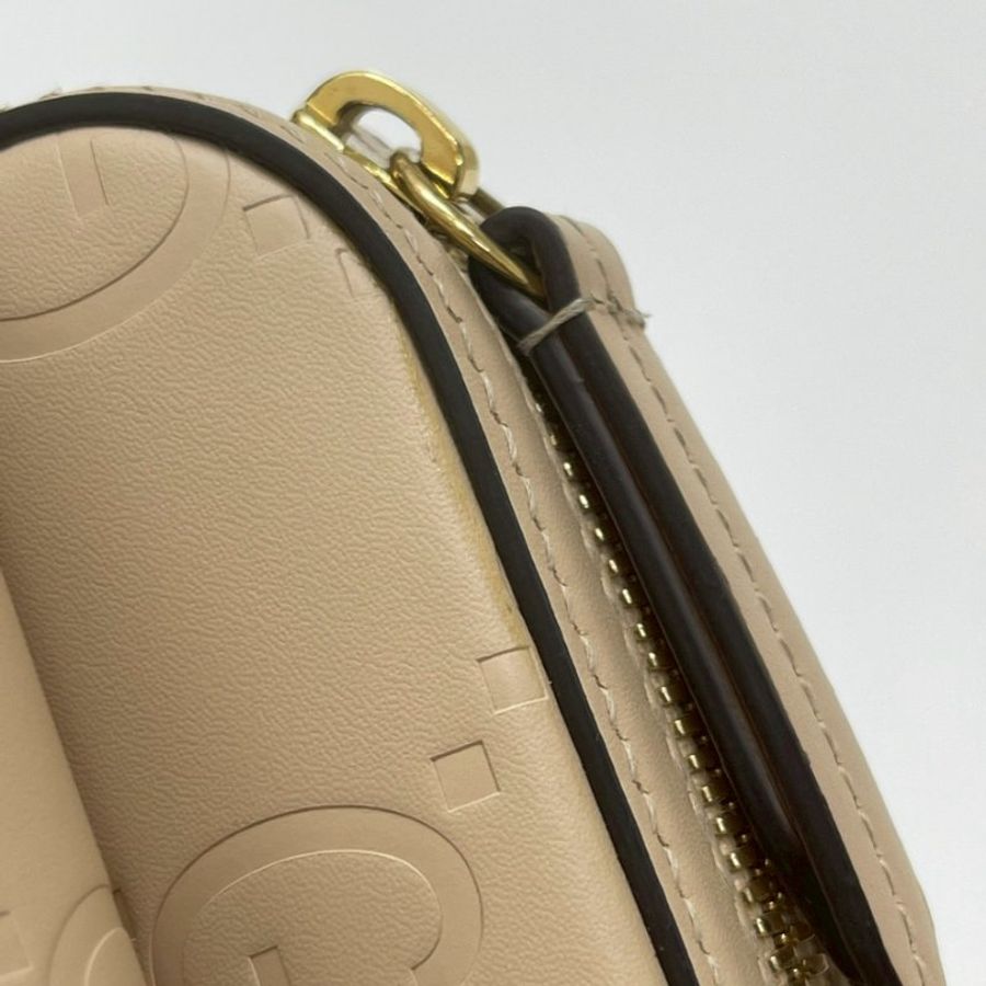 GUCCI SUPER MINI 鍊條包 米白色-14