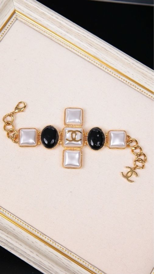 Chanel 20K马术系列秀款珍珠琉璃四叶草手链-0