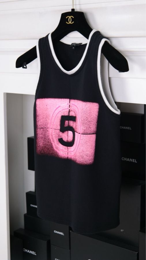 Chanel 21S秀款黑粉5号背心上衣-10
