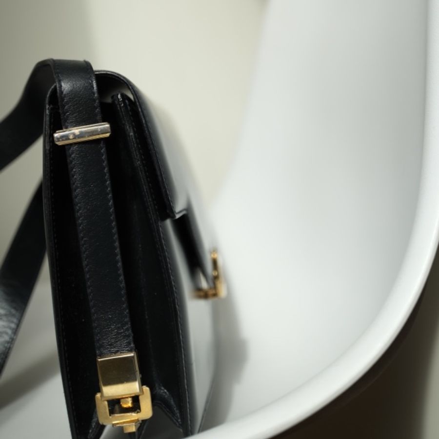 Celine Vintage 極稀缺 1980s黑金頂級Box皮凱旋門釦 波浪翻蓋豆腐包 雙段式調節扣 在台現貨-4