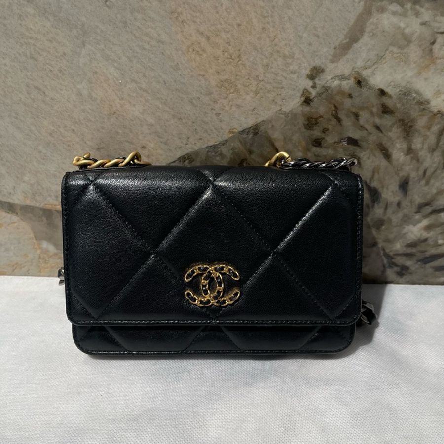 Chanel黑金羊皮19掀蓋Woc-0