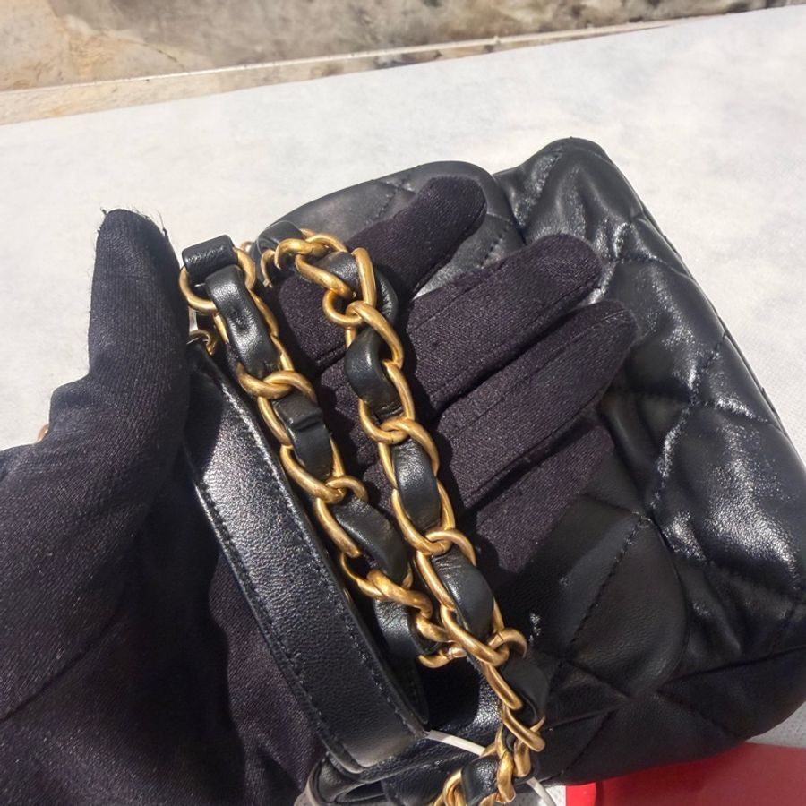 Chanel黑羊皮愛心轉釦方胖-9