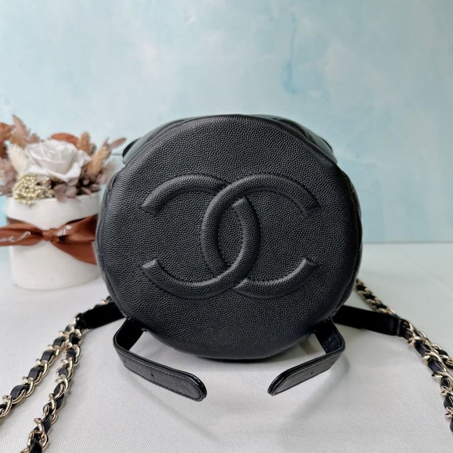 CHANEL 黑金荔枝牛後背包-8