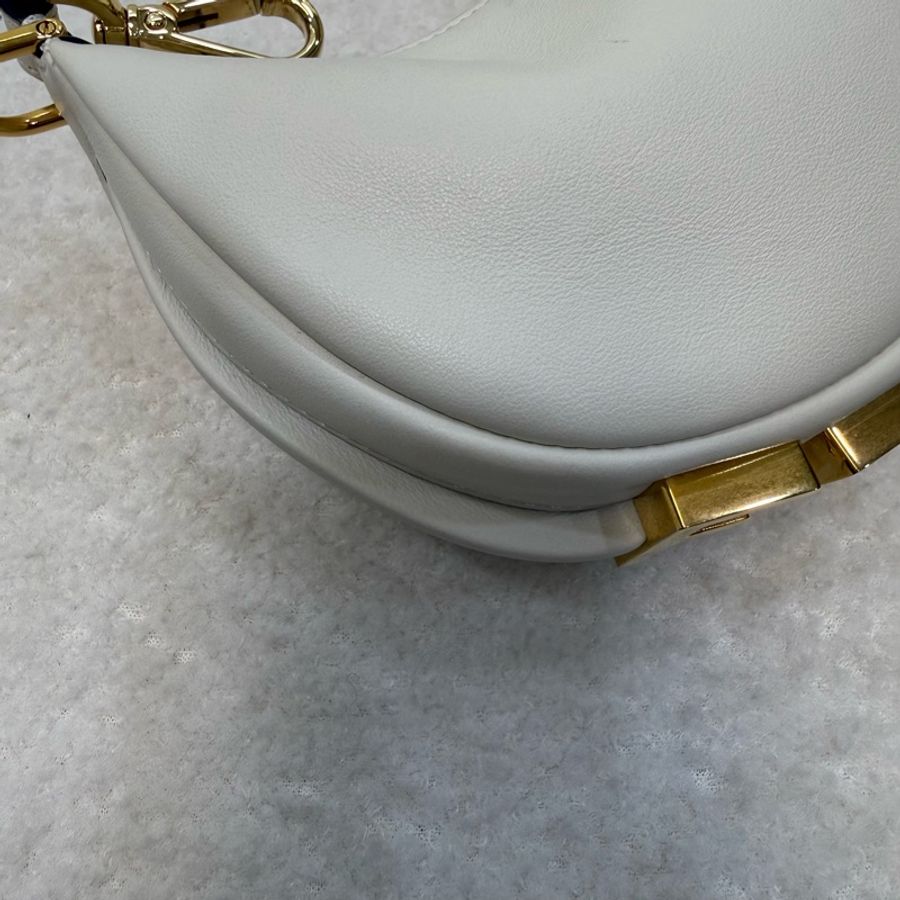 Fendi 白金小牛皮Fendigraphy mini 半月包-12