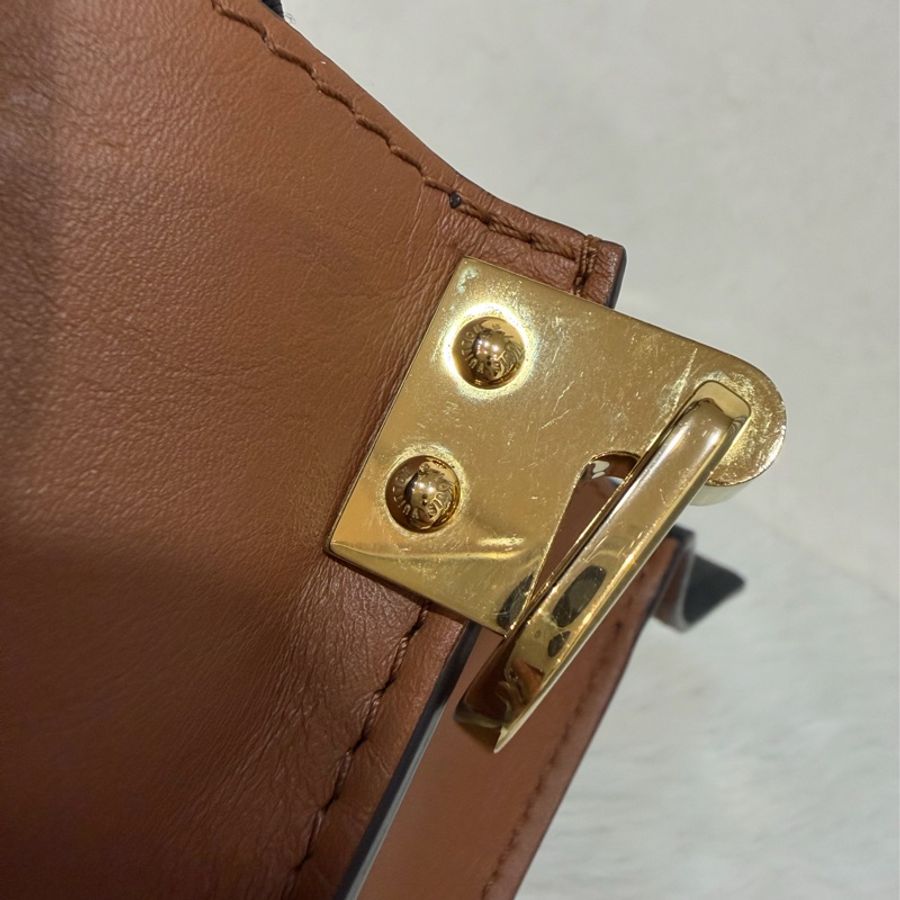 LV M44391 達芙妮 Dauphine 雙色 Monogram Reverse 金鍊 肩背包斜背包兩用包-34
