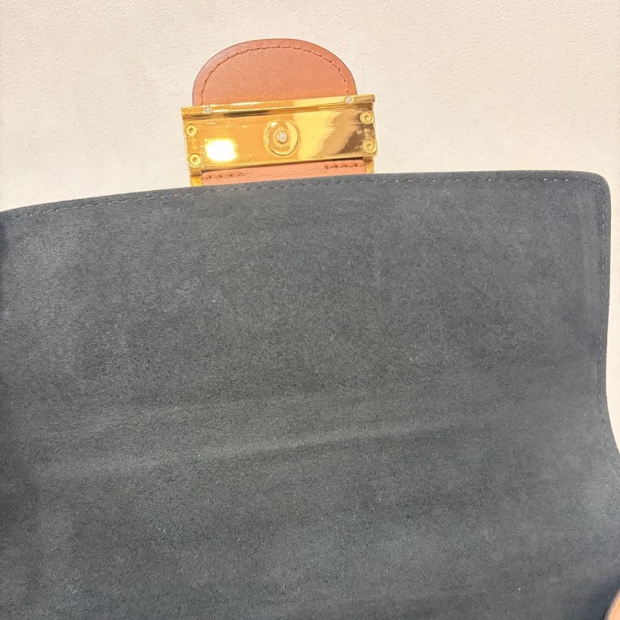 LV M44391 達芙妮 Dauphine 雙色 Monogram Reverse 金鍊 肩背包斜背包兩用包-45