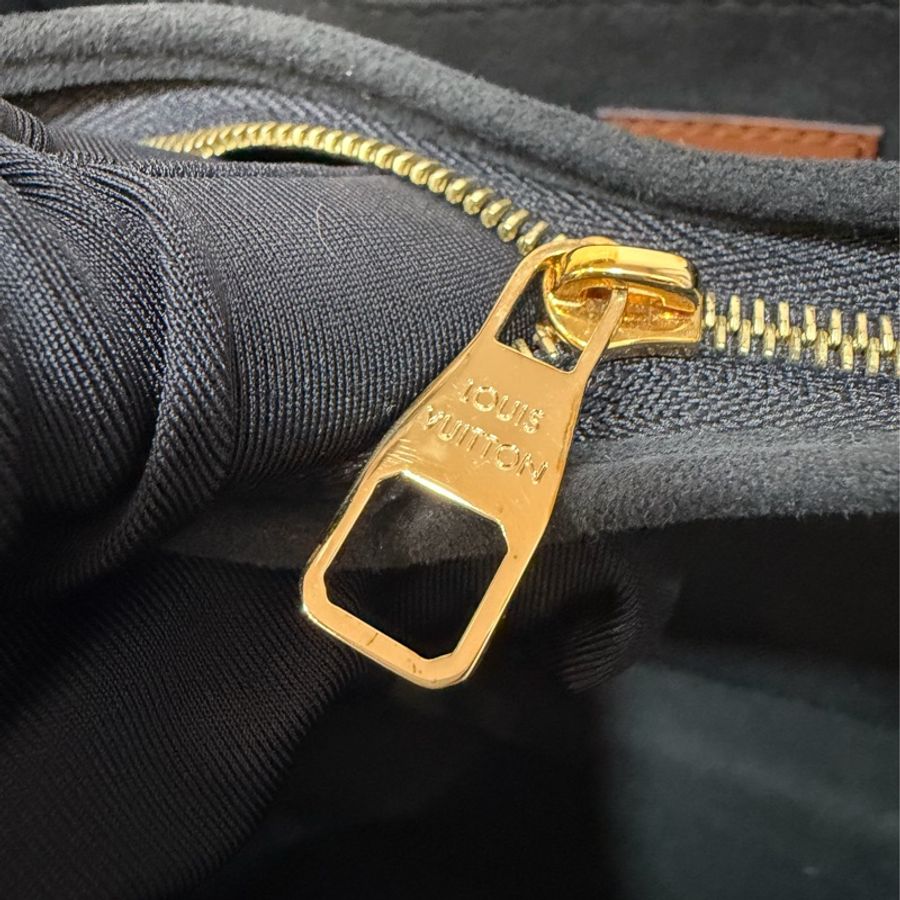 LV M44391 達芙妮 Dauphine 雙色 Monogram Reverse 金鍊 肩背包斜背包兩用包-47