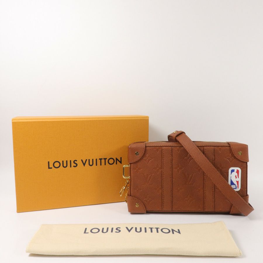 LOUIS VUITTON Monogram Taurillon LVxNBA Soft Trunk Wearable肩背袋-8