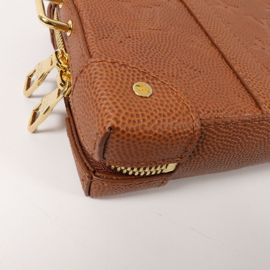 LOUIS VUITTON Monogram Taurillon LVxNBA Soft Trunk Wearable肩背袋-9
