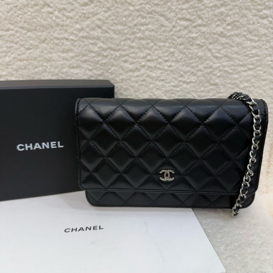 Chanel 黑銀羊皮磁吸woc 鏈包-0