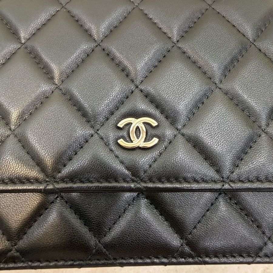 Chanel 黑銀羊皮磁吸woc 鏈包-2
