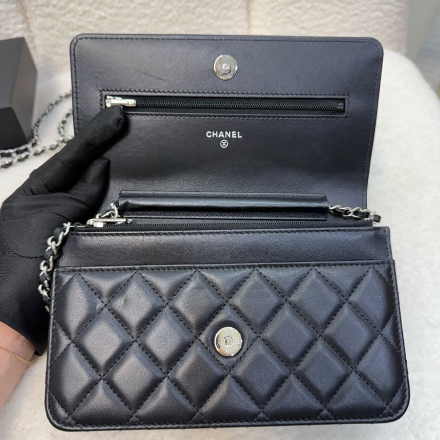 Chanel 黑銀羊皮磁吸woc 鏈包-5