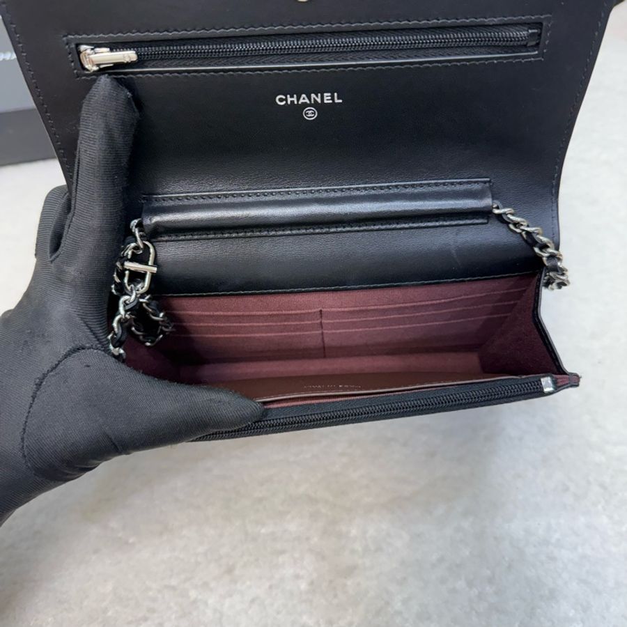Chanel 黑銀羊皮磁吸woc 鏈包-17