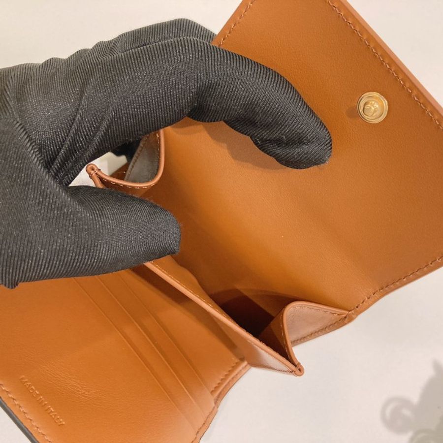 TW4911	Celine 思琳小號經典花紋三摺銀包 Small Triomphe Wallet Canvas Tan x GHW-12