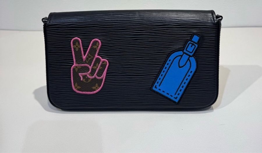【威選精品】🖤 LOUIS VUITTON 黑色 Epi 水波紋限量徽章三合一鏈條包-4
