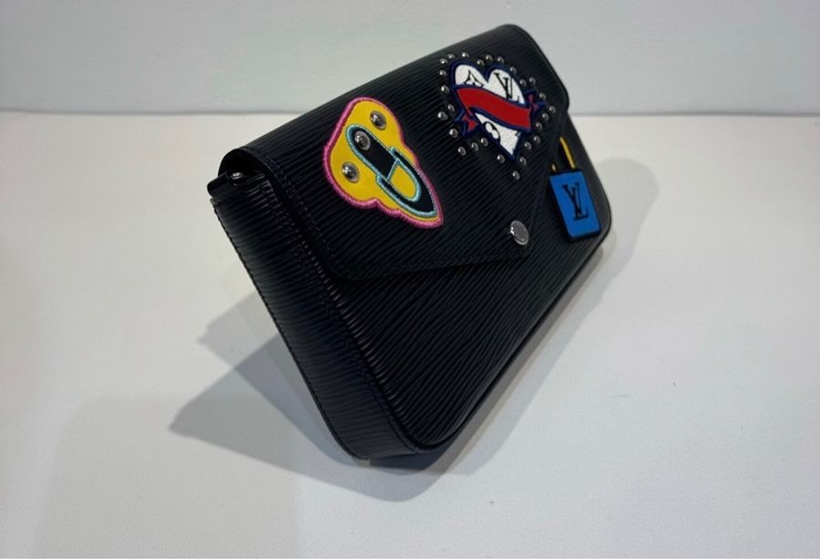 【威選精品】🖤 LOUIS VUITTON 黑色 Epi 水波紋限量徽章三合一鏈條包-9