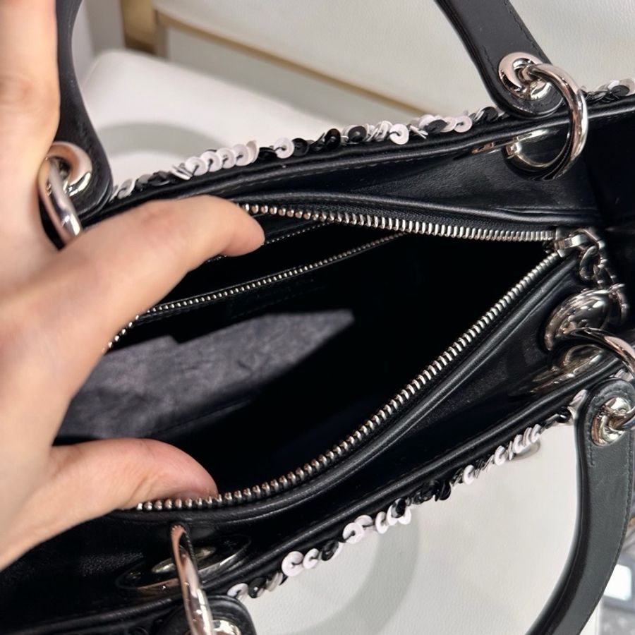 【威選精品】🖤 DIOR Lady Dior 秀場限定重工黑白亮片刺繡 五格黛妃包-12