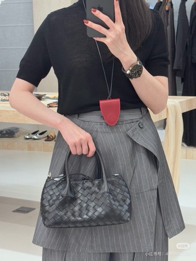 【威選精品】🤎 BOTTEGA VENETA 保齡球包-1