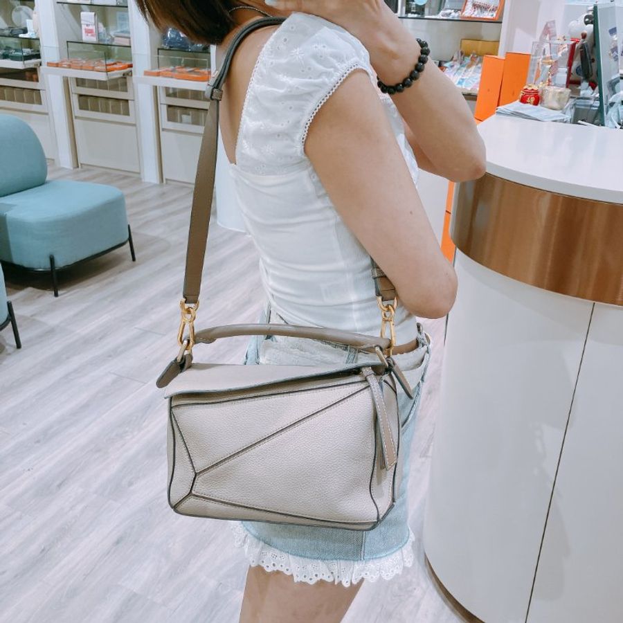 TK2089	羅意威 沙色 肩背包 Loewe Puzzle Medium Bag Sand Color-1