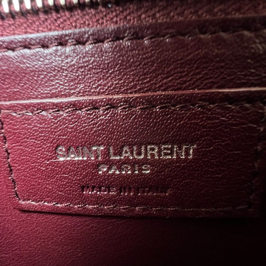 🖤 鑒定師的收藏 🖤 Saint Laurent YSL Cassandra 黑色鱷魚壓紋信封式鏈帶包｜亮面牛皮鏈袋肩背手拿包｜YSL 經典信封包｜冷冽黑銀、法式俐落美學-3