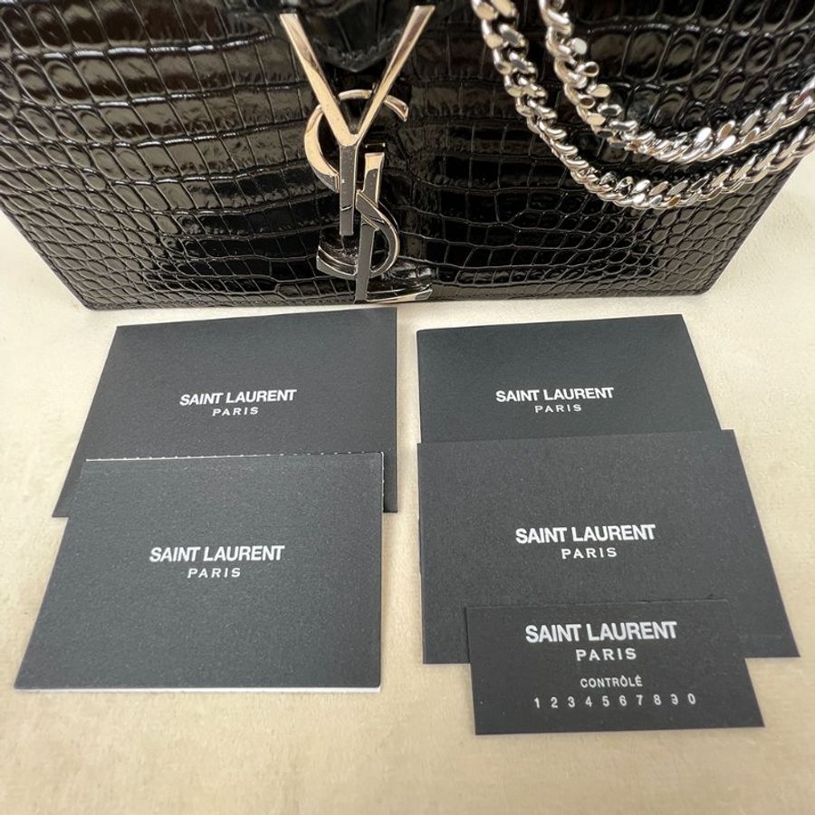 🖤 鑒定師的收藏 🖤 Saint Laurent YSL Cassandra 黑色鱷魚壓紋信封式鏈帶包｜亮面牛皮鏈袋肩背手拿包｜YSL 經典信封包｜冷冽黑銀、法式俐落美學-4