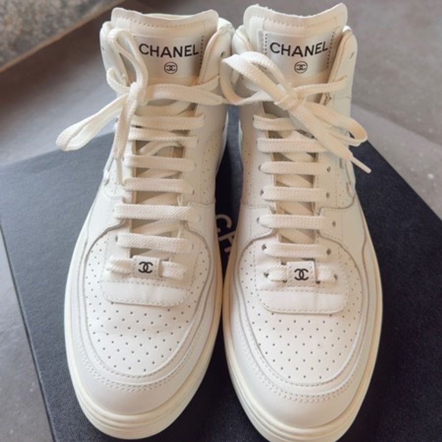 9.5成新Chanel 經典白色高筒運動休閒鞋38.5-0