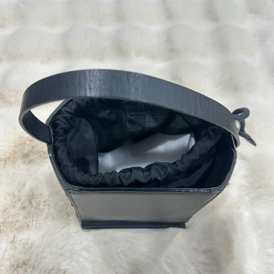 Burberry 黑色手拎小方盒 (附防塵套)-3