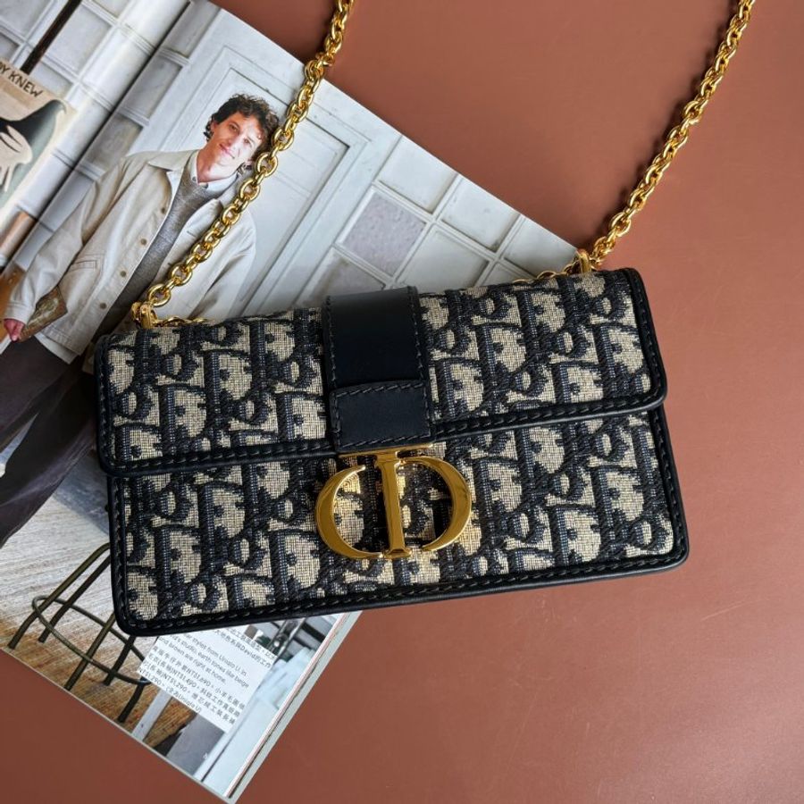 ::Dior:: 30 Montaigne East-West 附鏈帶包藍色 Dior Oblique 緹花蒙田鏈帶包-0