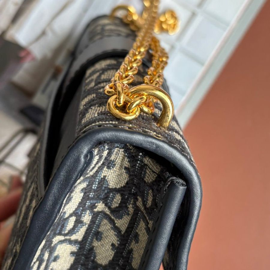 ::Dior:: 30 Montaigne East-West 附鏈帶包藍色 Dior Oblique 緹花蒙田鏈帶包-13